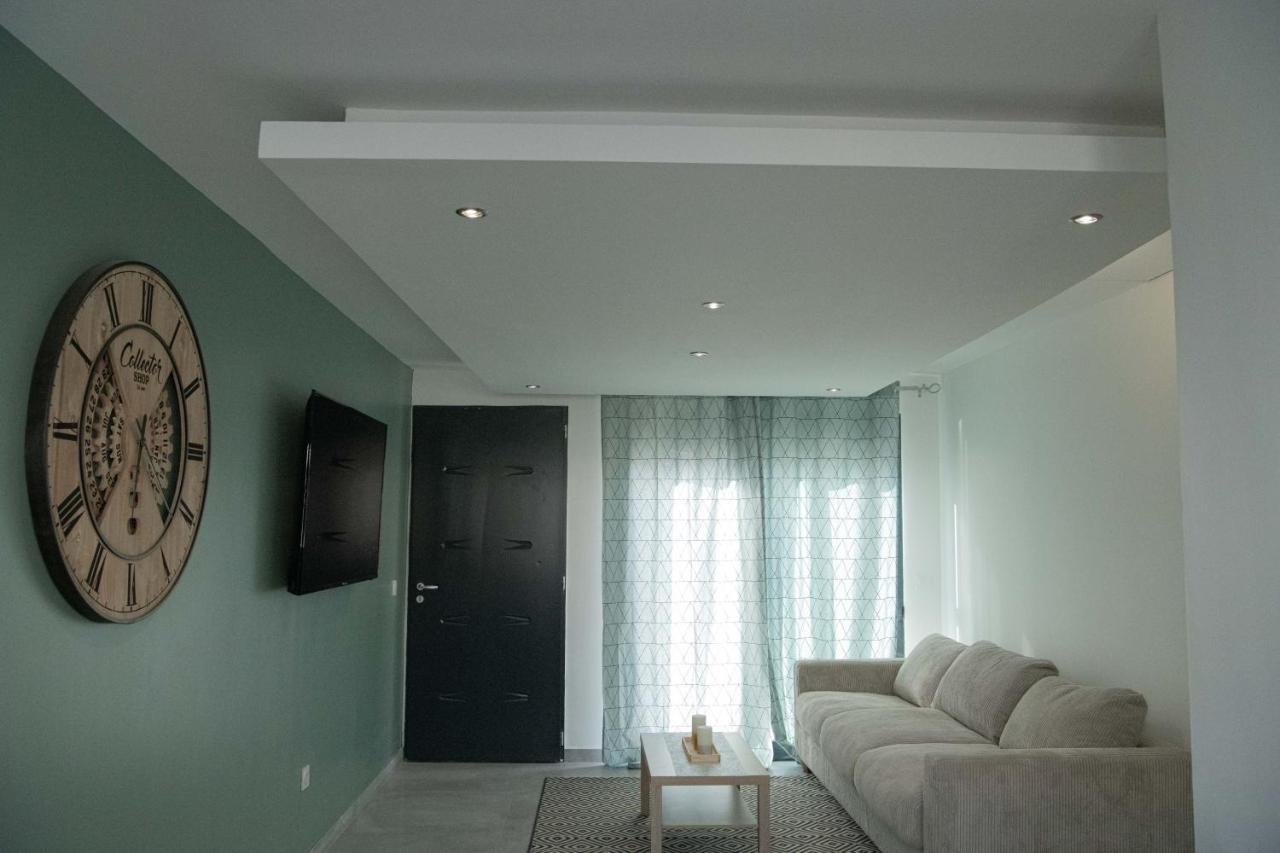 Studio Meuble Avec Terrasse Port-de-Bouc Luaran gambar